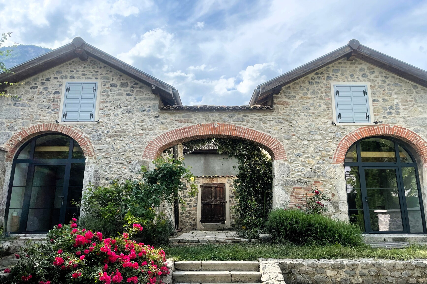 1-REHABILITATION DEPENDANCE PIERRE GRESIVAUDAN _ AGENCE JULIE POCINO-ARCHITECTE D'INTERIEUR-RENOVATION HAUT DE GAMME-GRENOBLE-ISERE-SAVOIE-RHONE-ALPES-SUD