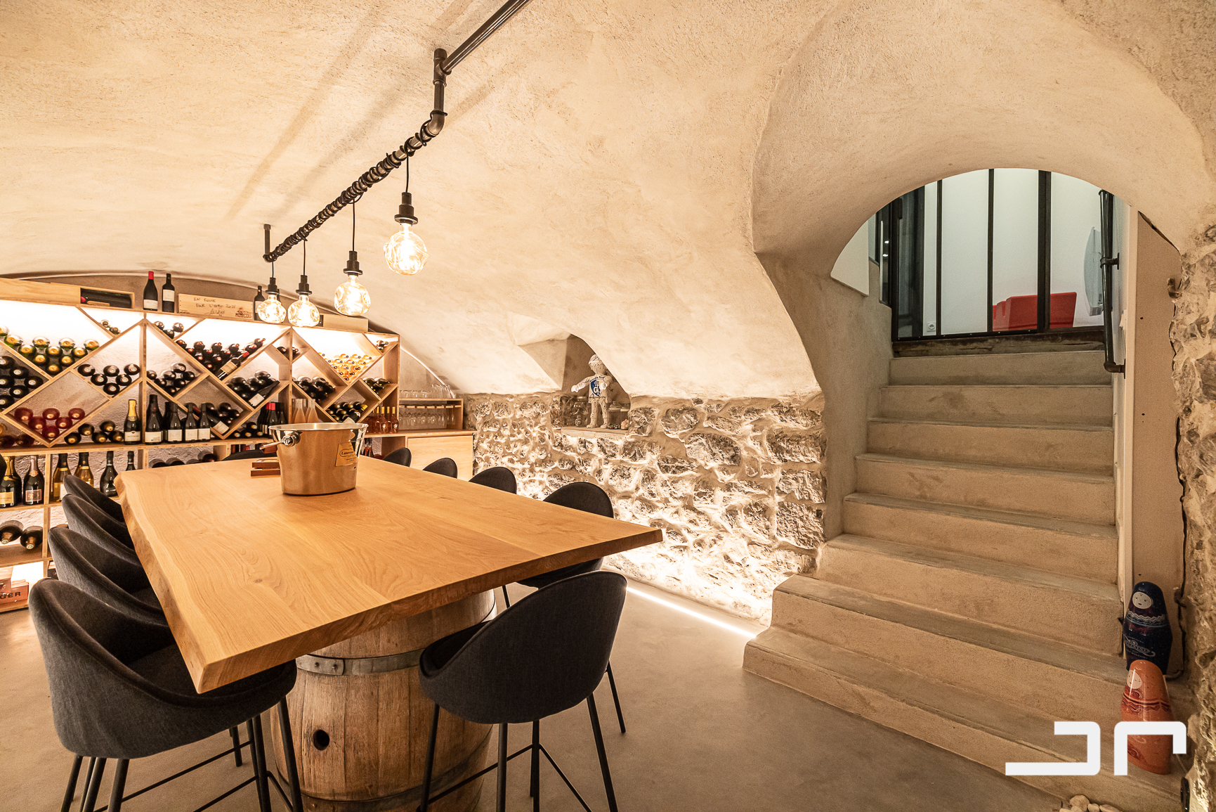 5-CAVE VIN VOUTE PIERRE MAISON DE VILLE LA TRONCHE _ AGENCE JULIE POCINO-ARCHITECTE D'INTERIEUR-RENOVATION HAUT DE GAMME-GRENOBLE-ISERE-SAVOIE-RHONE-ALPES-SUD