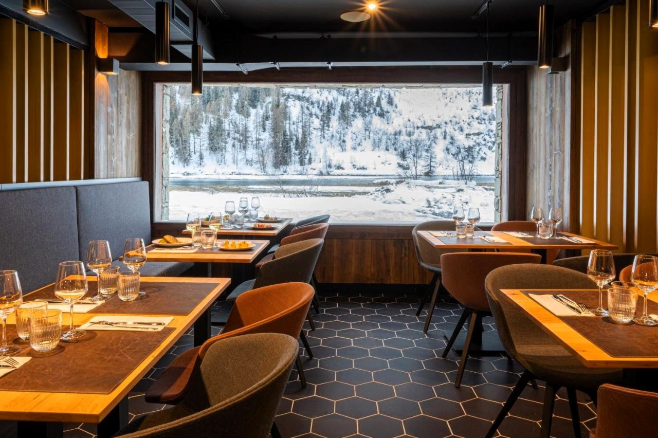 6A-HOTEL CHALET SPA TETRAS LODGE TIGNES RESTAURANT _ AGENCE JULIE POCINO-ARCHITECTE D'INTERIEUR-RENOVATION HAUT DE GAMME-GRENOBLE-ISERE-SAVOIE-RHONE-ALPES-SUD