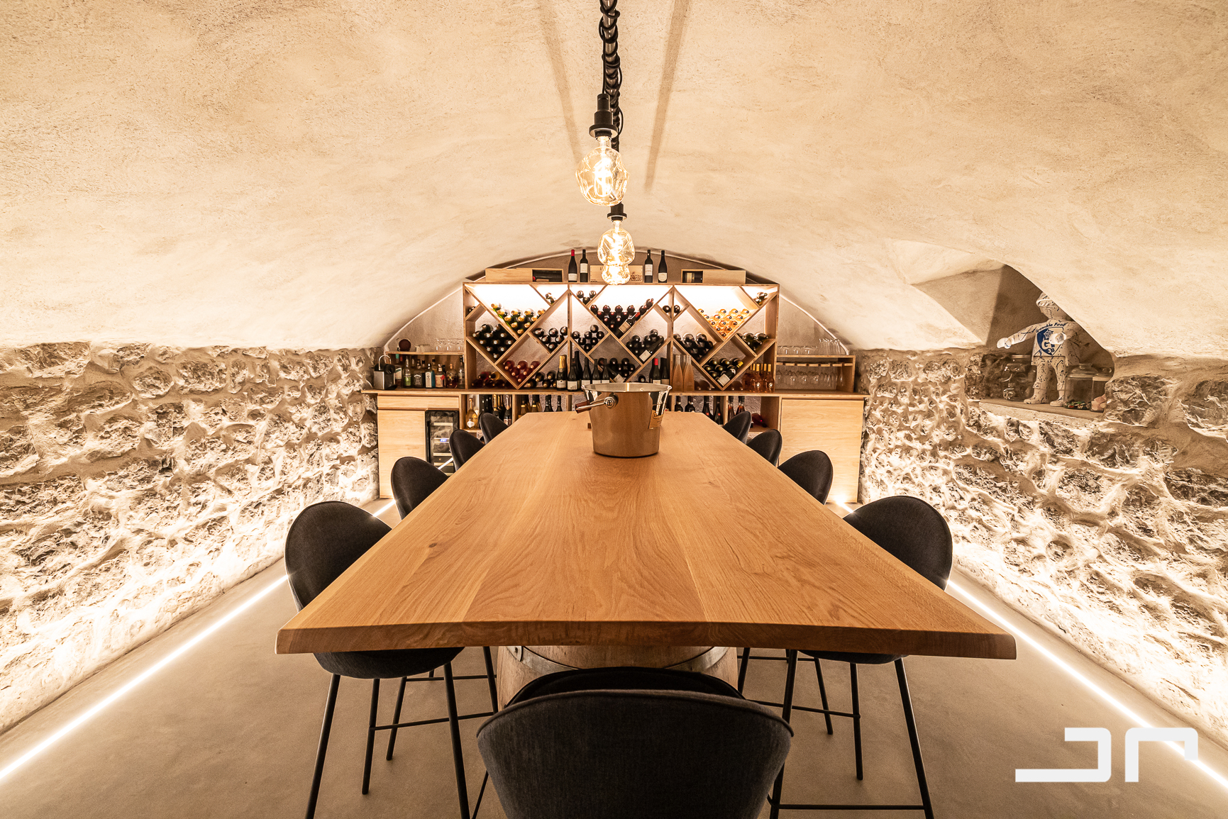 6_CAVE VIN VOUTE PIERRE MAISON DE VILLE LA TRONCHE _ AGENCE JULIE POCINO-ARCHITECTE D'INTERIEUR-RENOVATION HAUT DE GAMME-GRENOBLE-ISERE-SAVOIE-RHONE-ALPES-SUD-7