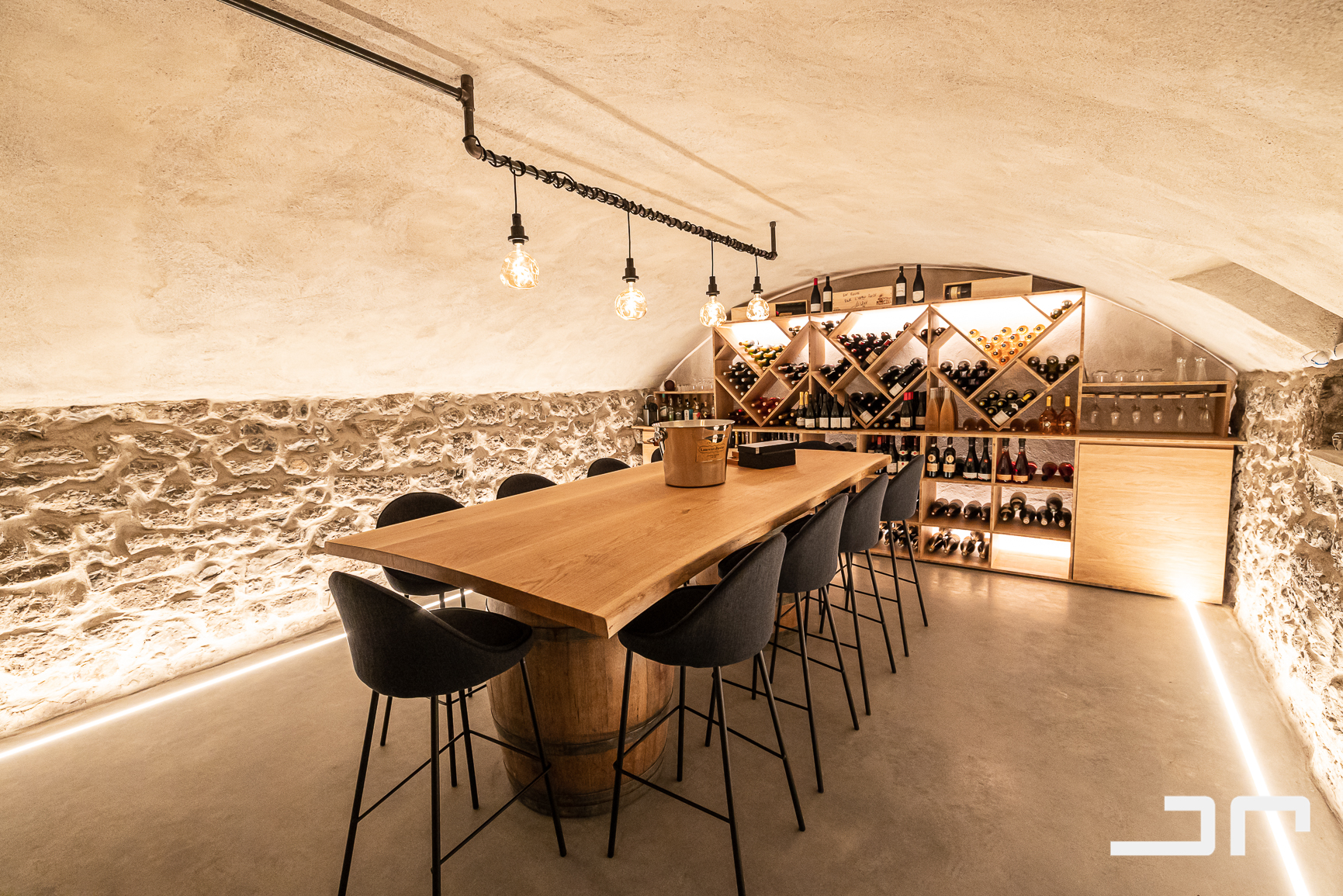 7-CAVE VIN VOUTE PIERRE MAISON DE VILLE LA TRONCHE _ AGENCE JULIE POCINO-ARCHITECTE D'INTERIEUR-RENOVATION HAUT DE GAMME-GRENOBLE-ISERE-SAVOIE-RHONE-ALPES-SUD-8