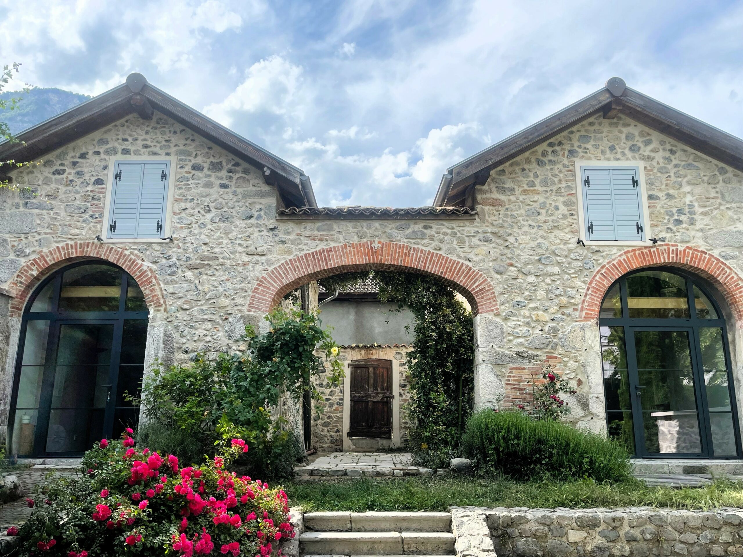 1-REHABILITATION DEPENDANCE PIERRE GRESIVAUDAN _ AGENCE JULIE POCINO-ARCHITECTE D'INTERIEUR-RENOVATION HAUT DE GAMME-GRENOBLE-ISERE-SAVOIE-RHONE-ALPES-SUD