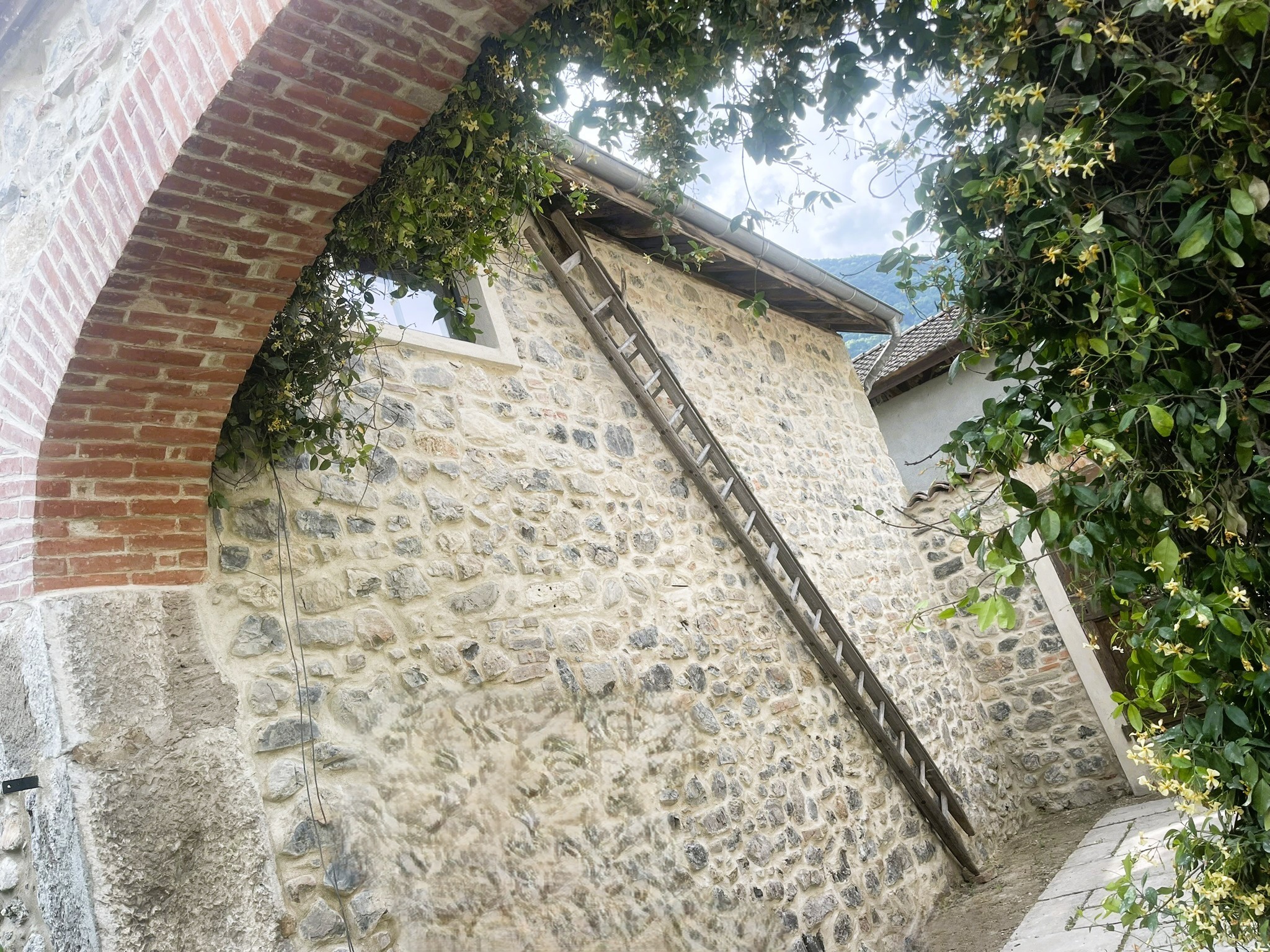 3-REHABILITATION DEPENDANCE PIERRE GRESIVAUDAN _ AGENCE JULIE POCINO-ARCHITECTE D'INTERIEUR-RENOVATION HAUT DE GAMME-GRENOBLE-ISERE-SAVOIE-RHONE-ALPES-SUD