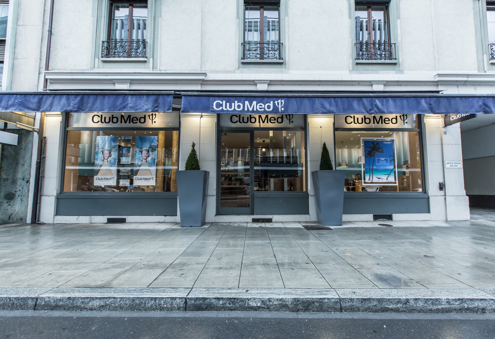 AGENCE VOYAGE CLUB MED GENEVE _ AGENCE JULIE POCINO-ARCHITECTE D'INTERIEUR-RENOVATION HAUT DE GAMME-GRENOBLE-ISERE-SAVOIE-RHONE-ALPES-SUD-38