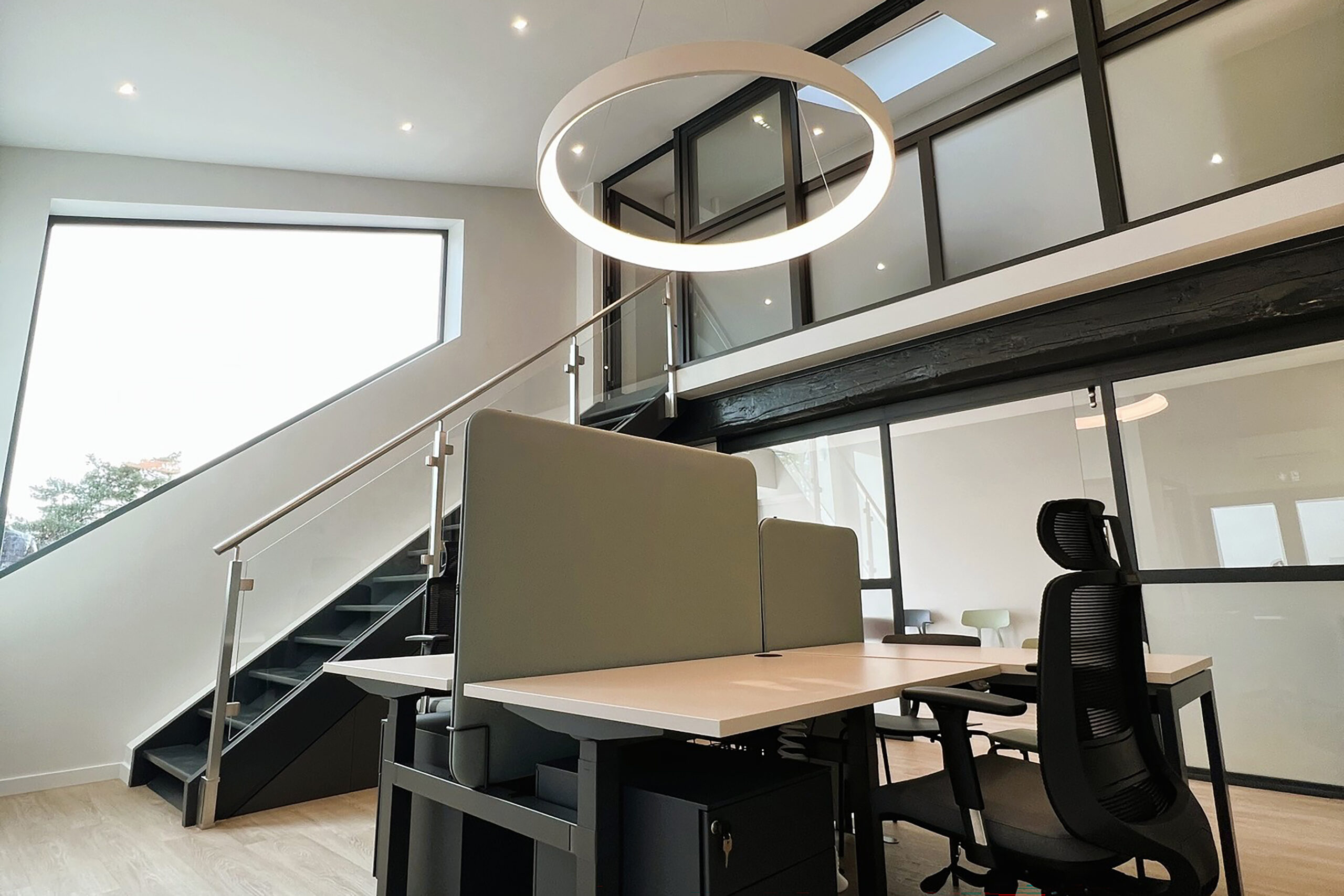 BUREAUX TERTIAIRE ERP MAIRIE SEYSSINS _ AGENCE JULIE POCINO-ARCHITECTE D'INTERIEUR-RENOVATION HAUT DE GAMME-GRENOBLE-ISERE-SAVOIE-RHONE-ALPES-SUD-2 bureau