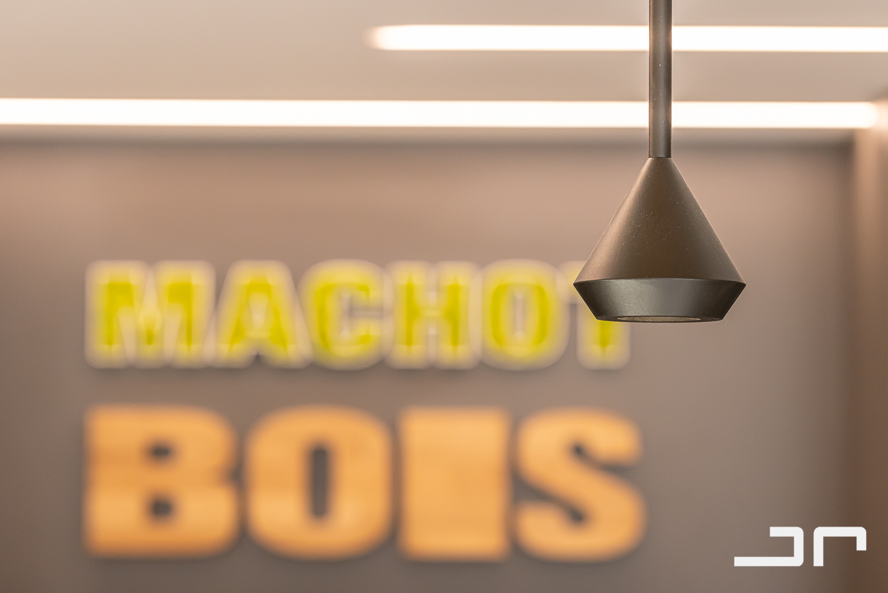 CREATION ACCUEIL SHOWROOM MACHOT BOIS GIERES _ AGENCE JULIE POCINO-ARCHITECTE D'INTERIEUR-RENOVATION HAUT DE GAMME-GRENOBLE-ISERE-SAVOIE-RHONE-ALPES-SUD-11