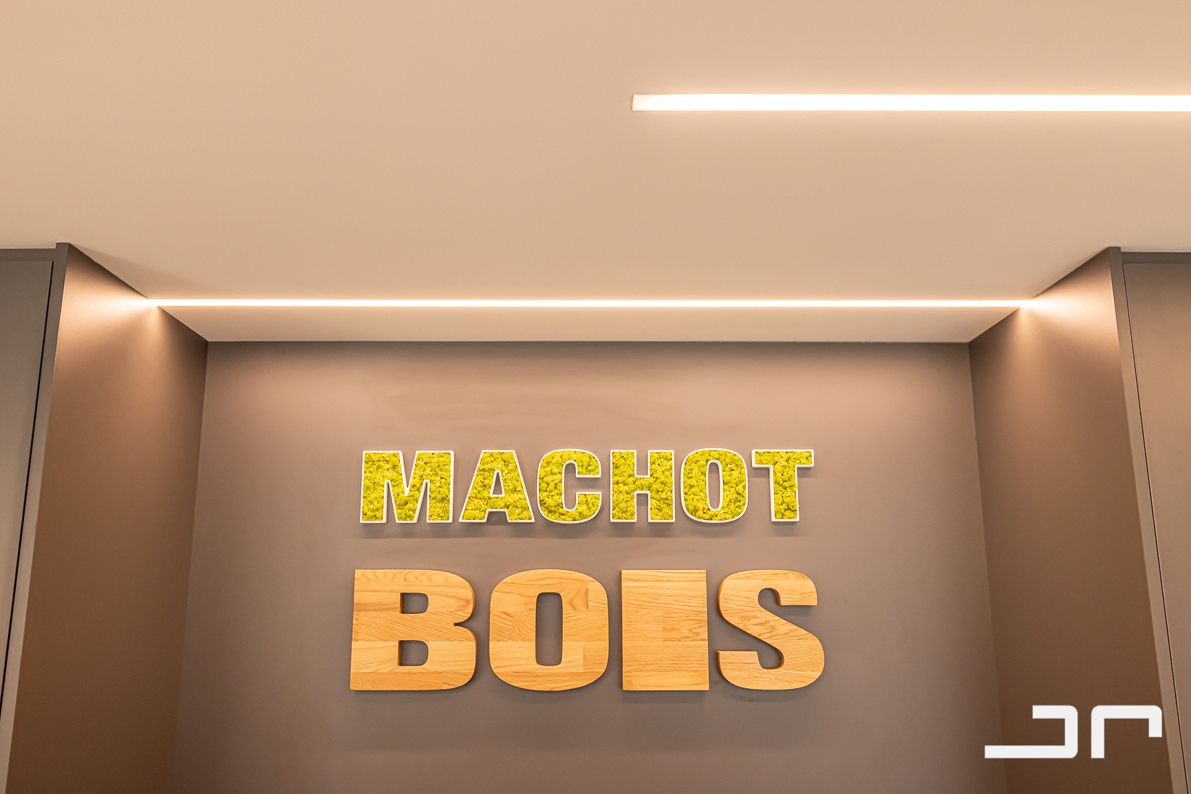 CREATION ACCUEIL SHOWROOM MACHOT BOIS GIERES _ AGENCE JULIE POCINO-ARCHITECTE D'INTERIEUR-RENOVATION HAUT DE GAMME-GRENOBLE-ISERE-SAVOIE-RHONE-ALPES-SUD-9