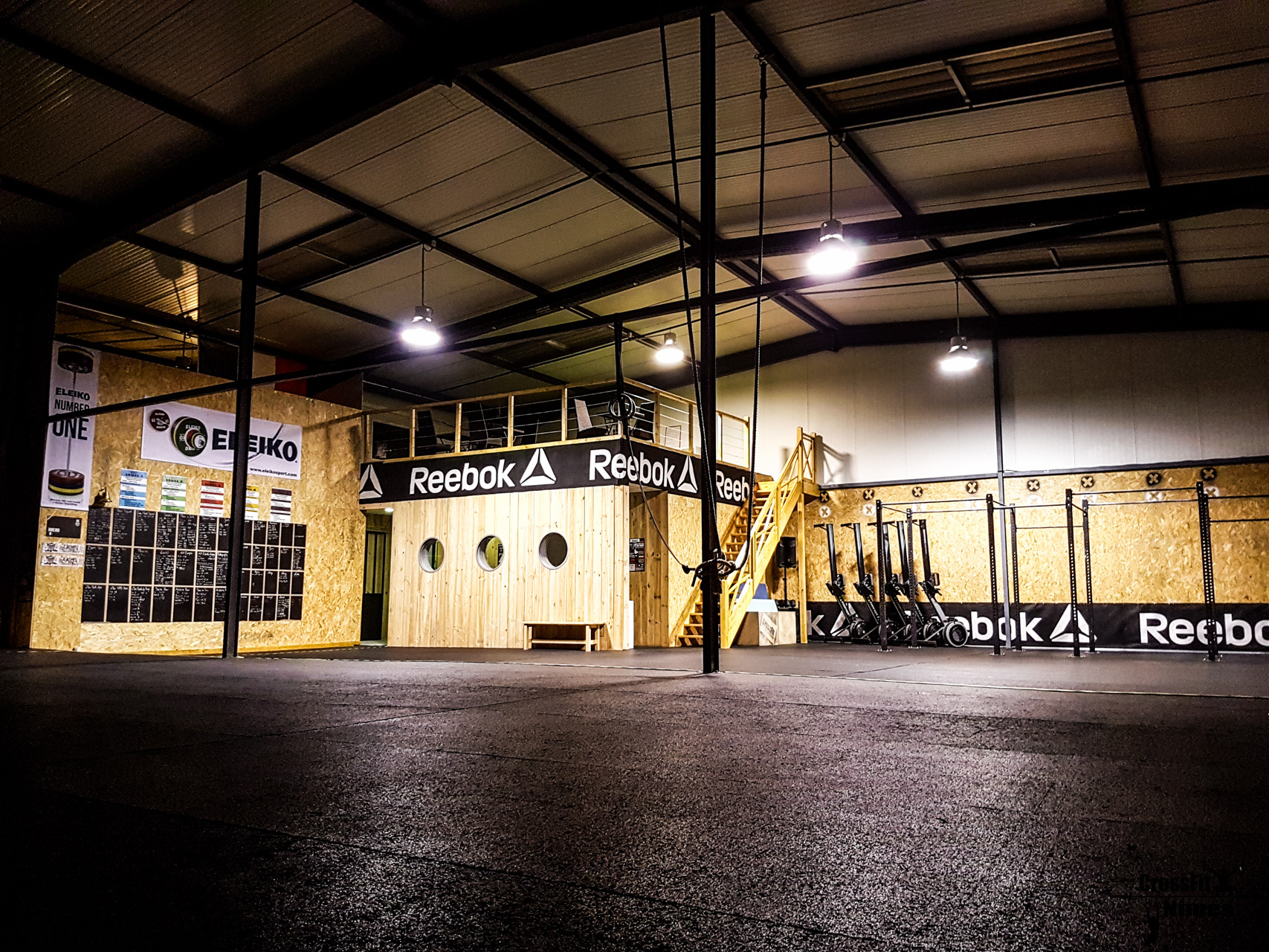 SALLE SPORT CROSSFIT NIMES _ AGENCE JULIE POCINO-ARCHITECTE D'INTERIEUR-RENOVATION HAUT DE GAMME-GRENOBLE-ISERE-SAVOIE-RHONE-ALPES-SUD-2