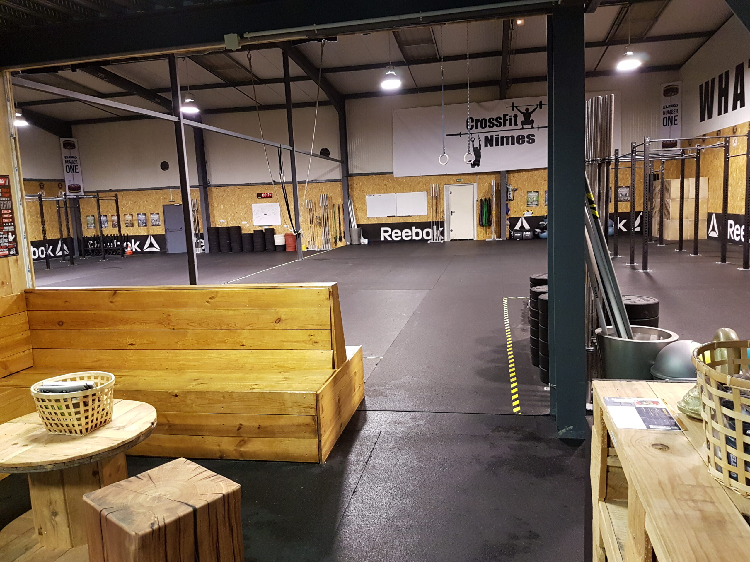 SALLE SPORT CROSSFIT NIMES _ AGENCE JULIE POCINO-ARCHITECTE D'INTERIEUR-RENOVATION HAUT DE GAMME-GRENOBLE-ISERE-SAVOIE-RHONE-ALPES-SUD-3