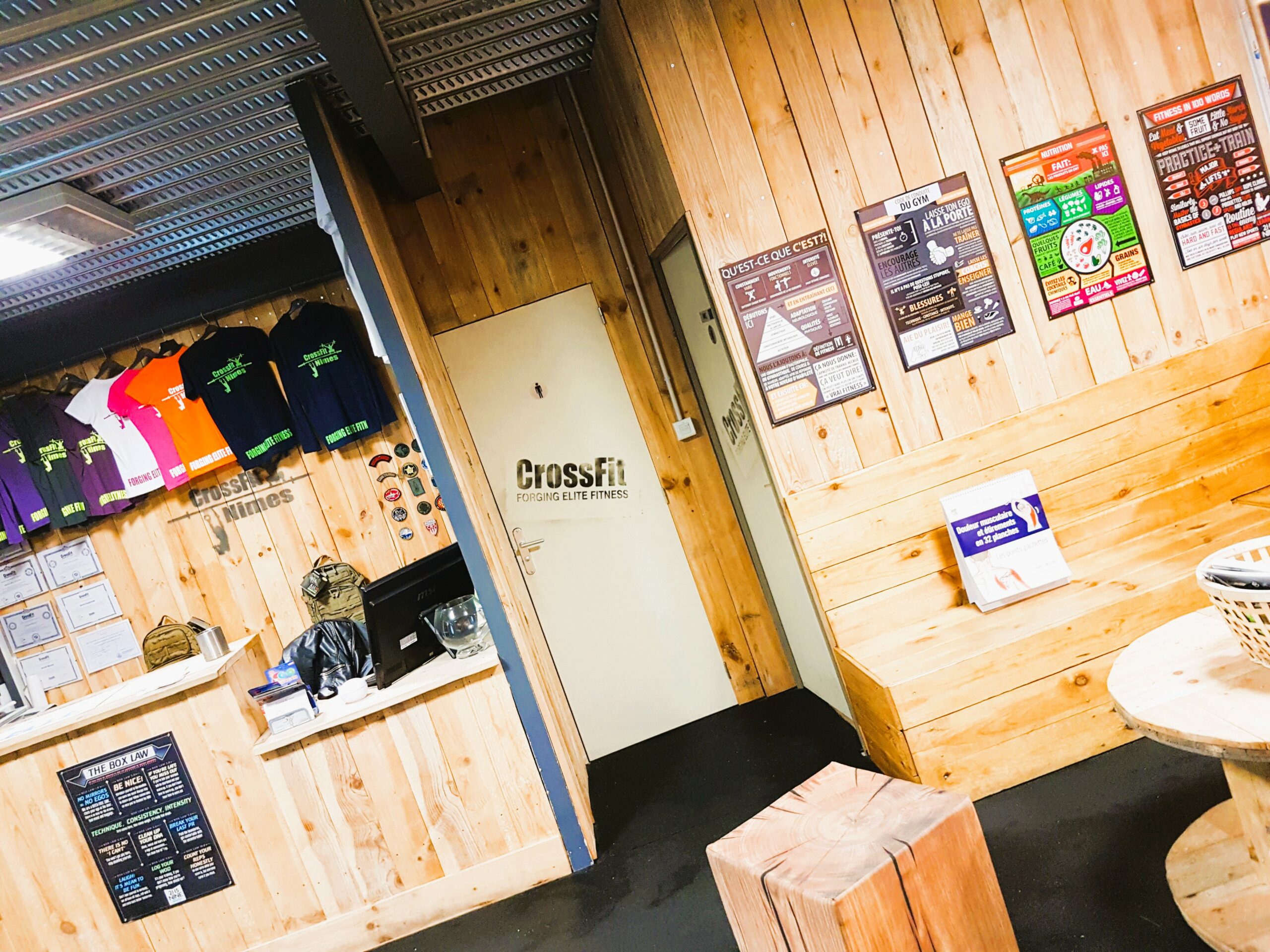 SALLE SPORT CROSSFIT NIMES _ AGENCE JULIE POCINO-ARCHITECTE D'INTERIEUR-RENOVATION HAUT DE GAMME-GRENOBLE-ISERE-SAVOIE-RHONE-ALPES-SUD-4