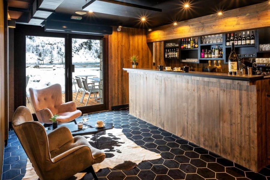 3b-HOTEL CHALET SPA TETRAS LODGE TIGNES ACCUEIL BAR _ AGENCE JULIE POCINO-ARCHITECTE D'INTERIEUR-RENOVATION HAUT DE GAMME-GRENOBLE-ISERE-SAVOIE-RHONE-ALPES-SUD